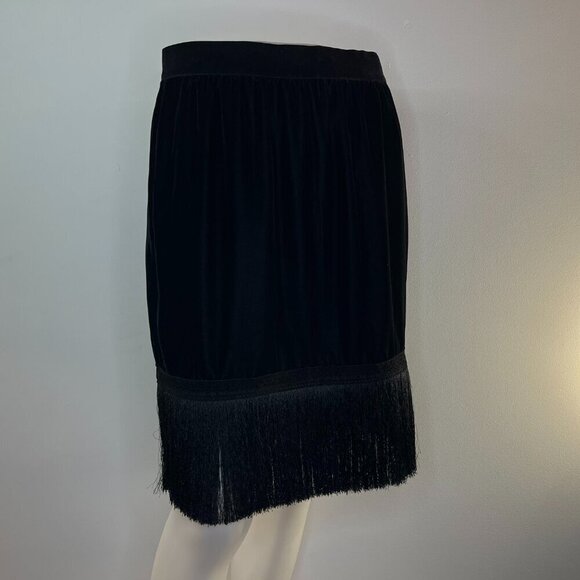 T TAHARI Women's Black Tassel Hem Velvet Isra Skirt - Size 10 - NWT $118 - Picture 2 of 6